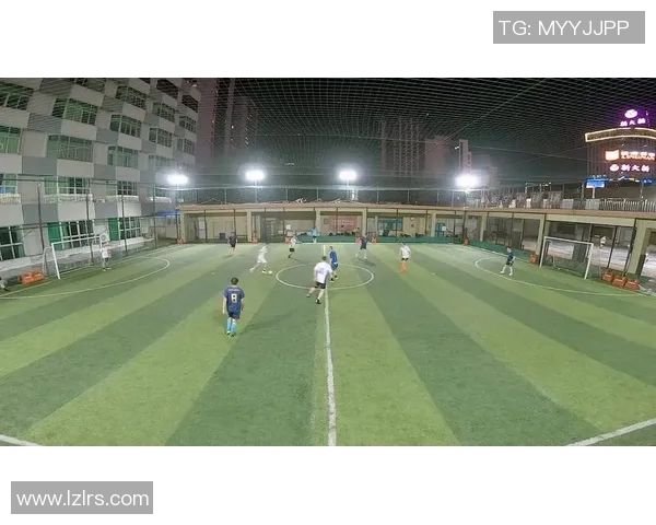 广州足球队的节奏探秘:从战术布局到球迷文化的全景分析 广州足球队的节奏探秘:从战术布局到球迷文化的全景分析